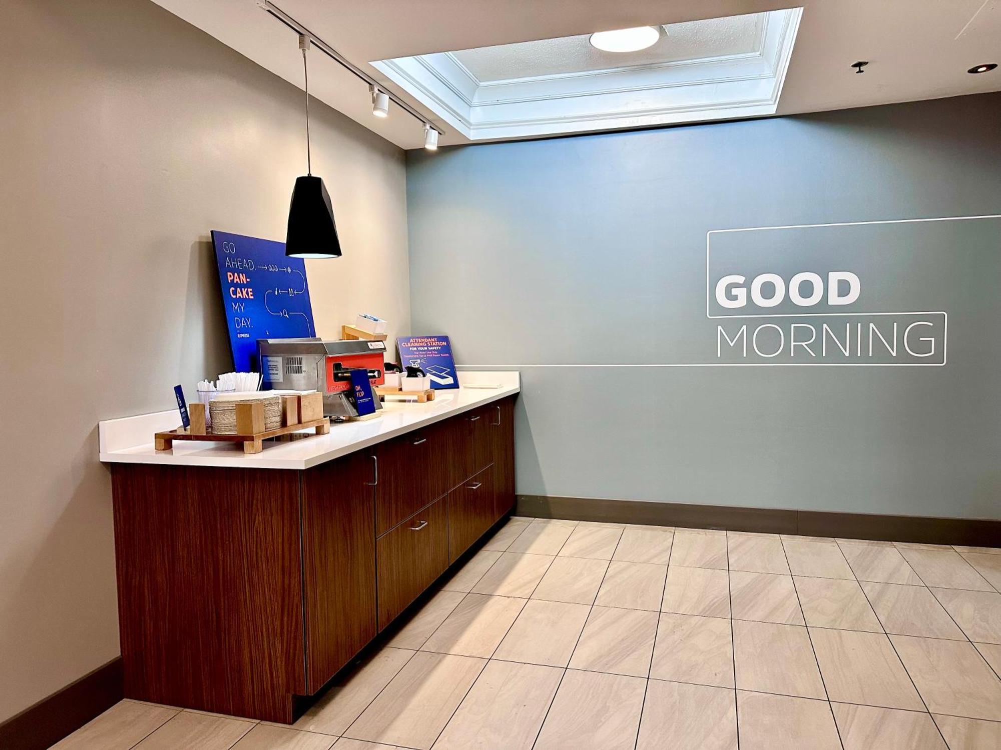 Holiday Express & By Ihg Hotel