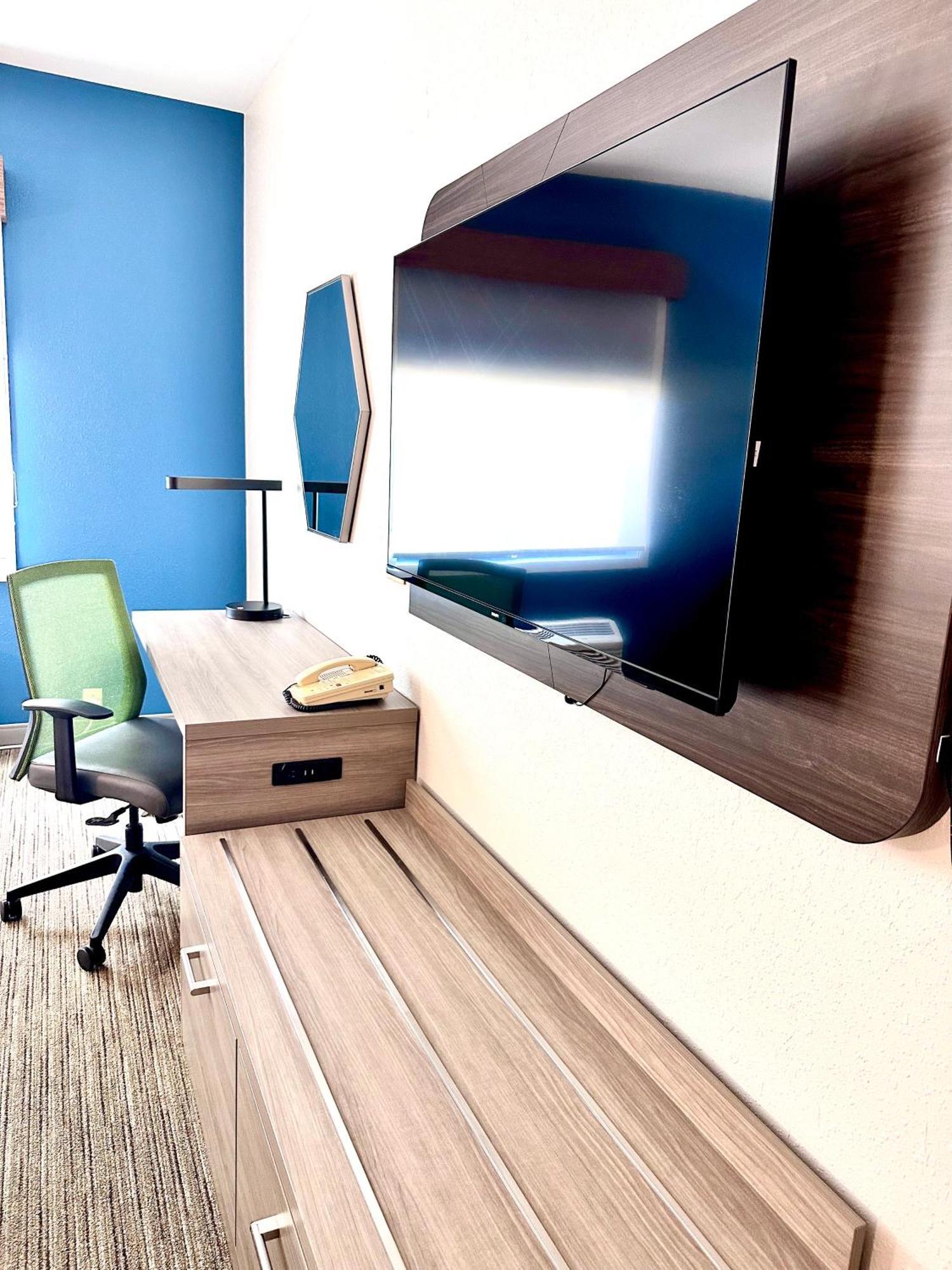 Express & By Ihg Hotel Hinesville