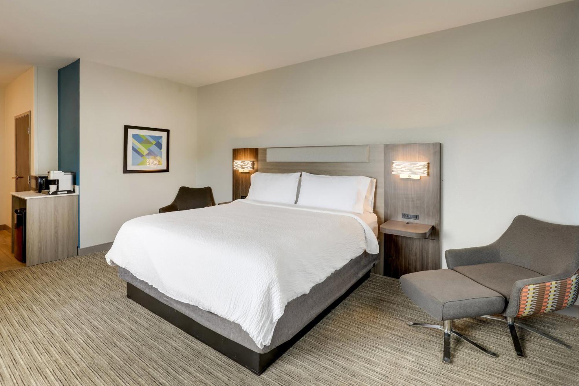 Hotel Express & By Ihg 2*