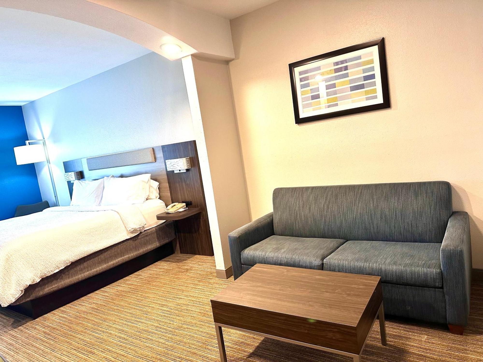 Express & By Ihg 2*