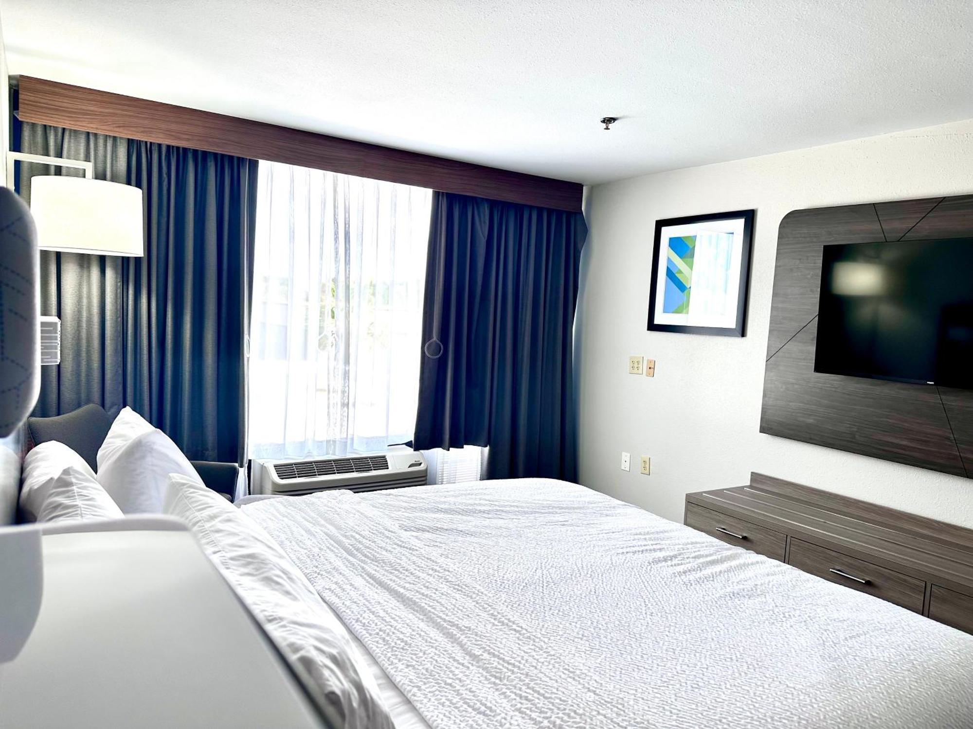 Express & By Ihg 2*