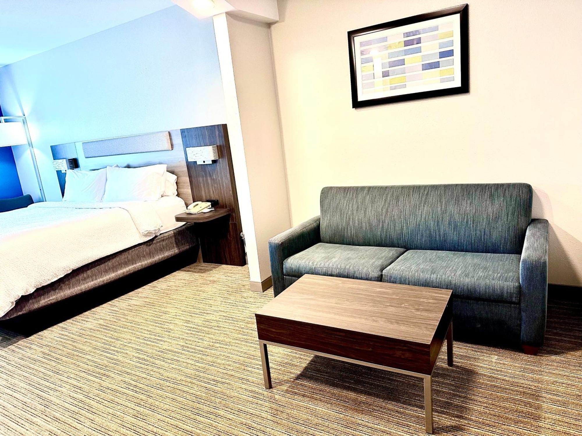 Hotel Express & By Ihg 2*