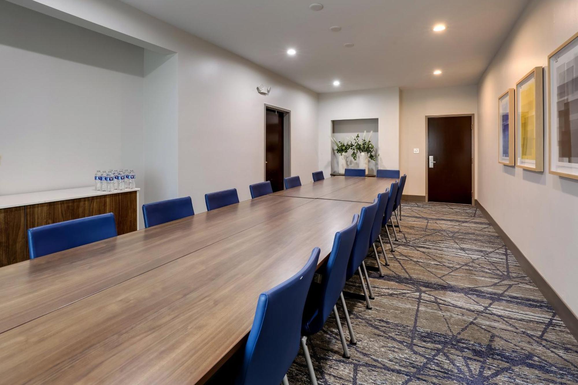 Express & By Ihg 2*