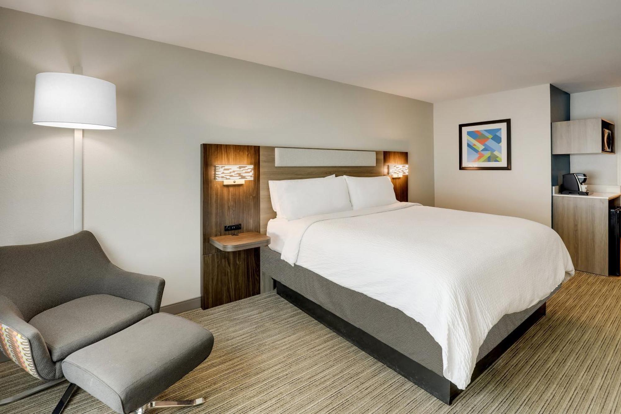 Express & By Ihg Hotel 2*