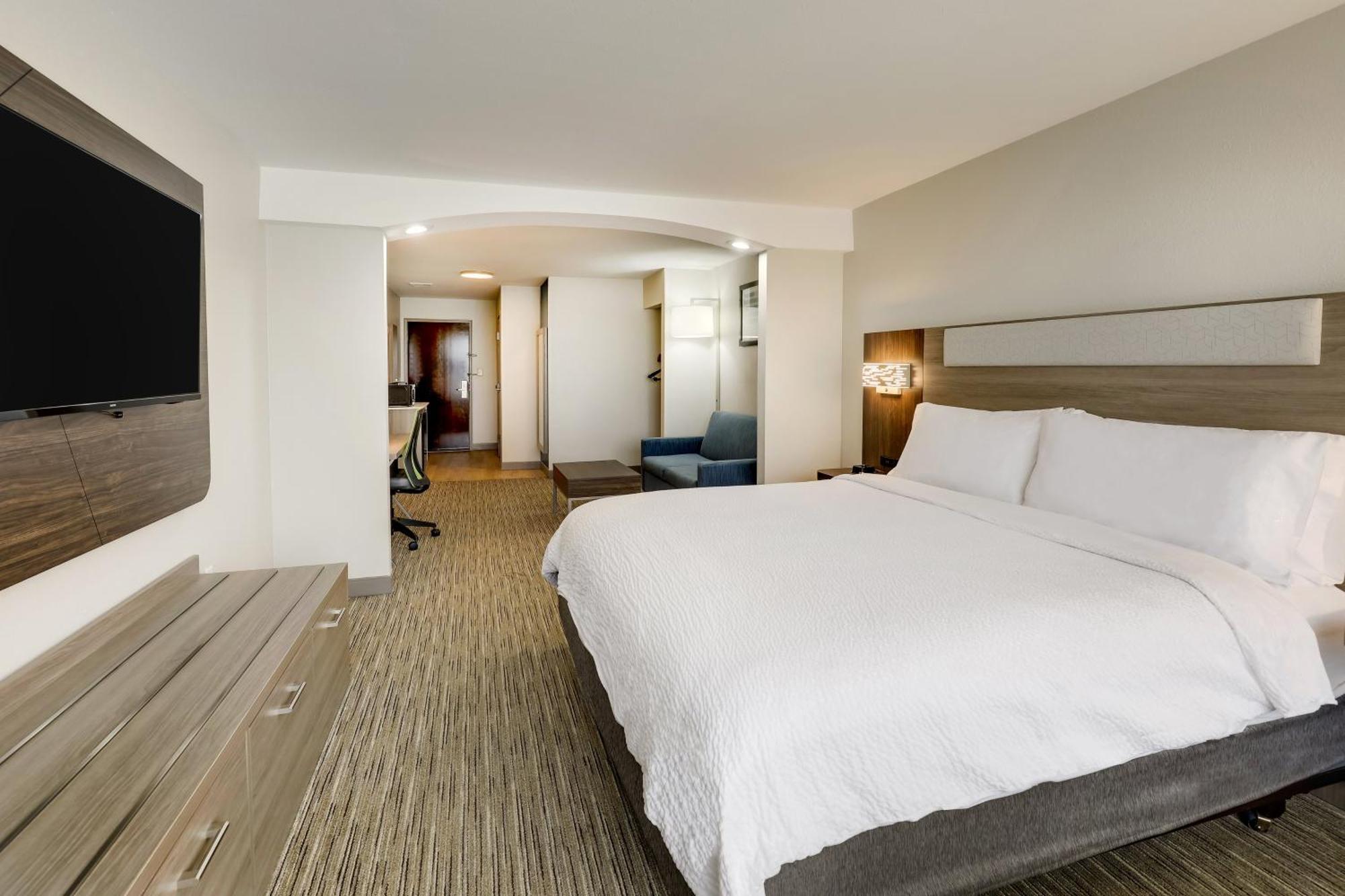 Express & By Ihg Hotel 2*